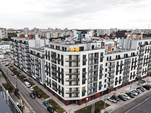 Q-4 “Quoroom Avenue”