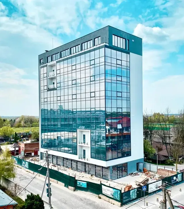 Q-5 “Quoroom Metropol”