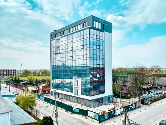 Q-5 “Quoroom Metropol”