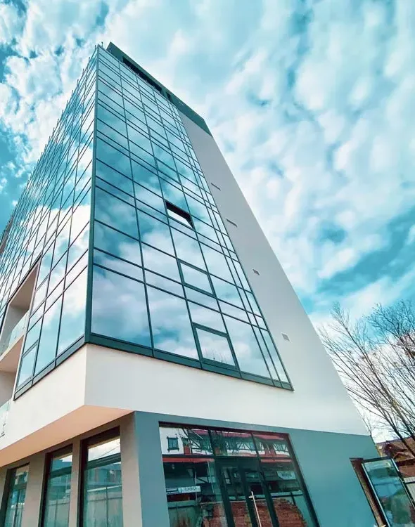 Q-5 “Quoroom Metropol”
