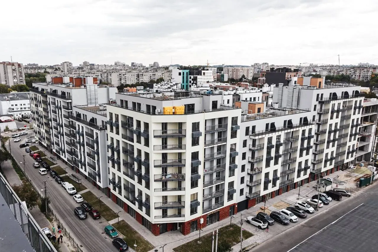Q-4 “Quoroom Avenue”